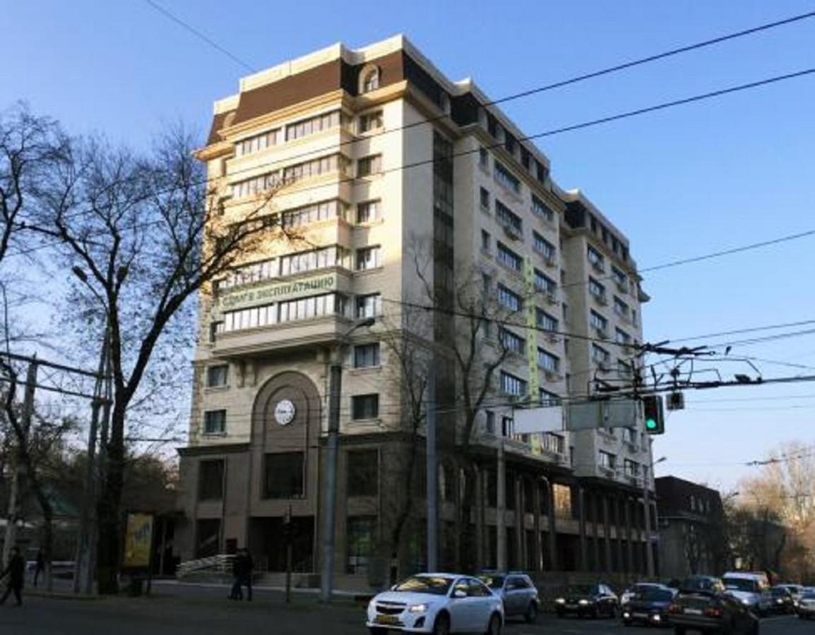 Уютная 2-Комнатная Квартира В Центре Г. Алматы Buitenkant foto